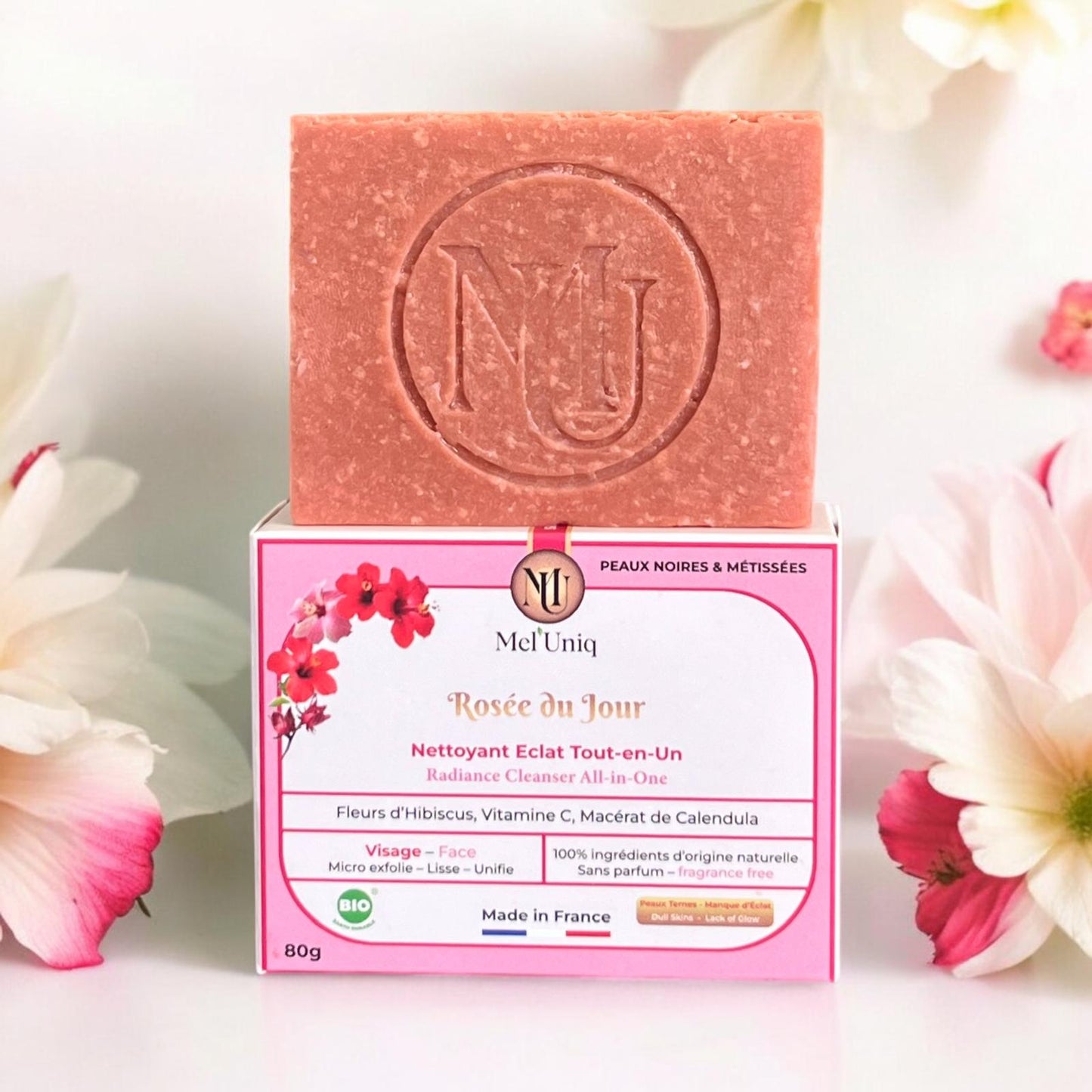 savon Eclat Rosée du Jour décoré par des fleurs d'hibiscus