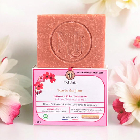 savon Eclat Rosée du Jour décoré par des fleurs d'hibiscus