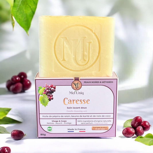Savon doux Caresse décoré par des grumes de raisin rouge